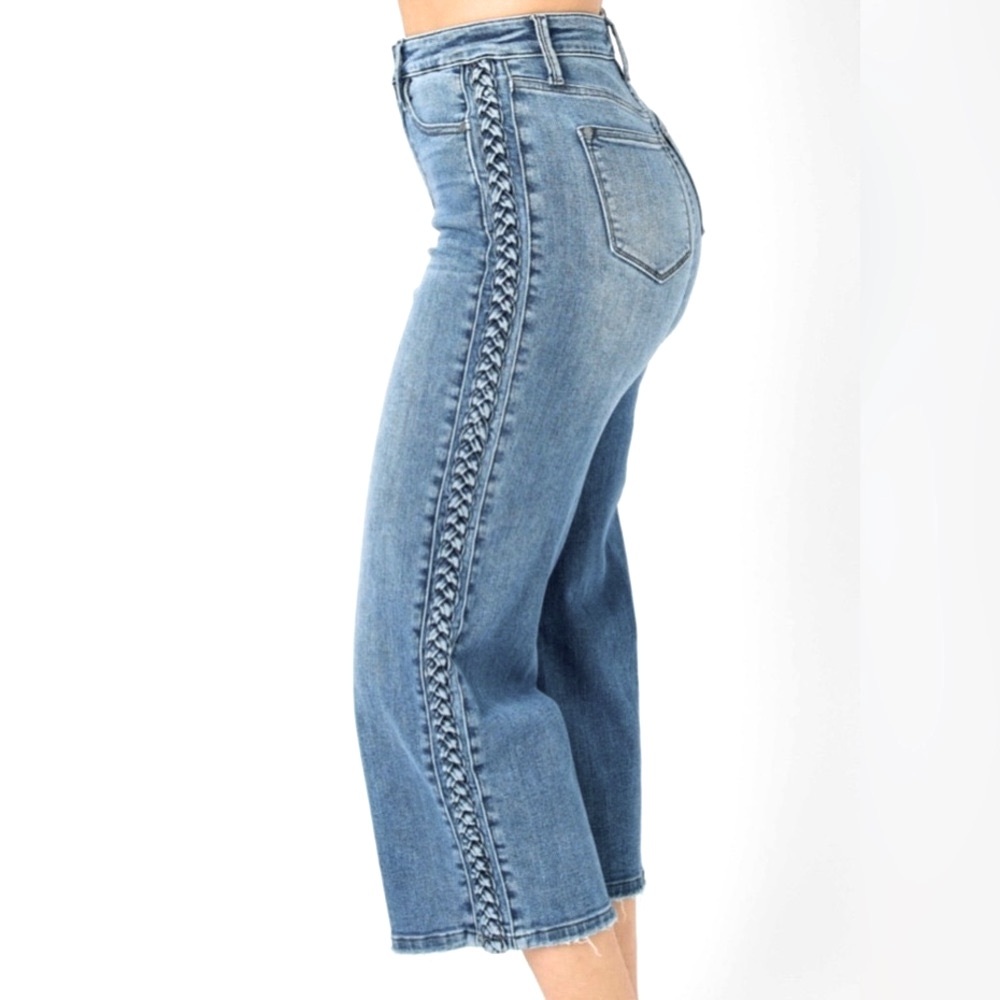 Judy Blue - Wide Leg/High Rise Cropped Braided Women’s Jeans Size 30 (NWT)